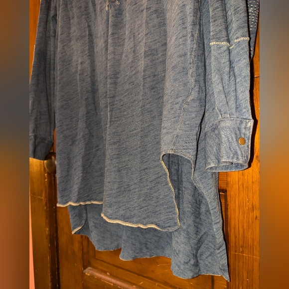 We the Free Love This Henley Blue Distressed Free People M Medium High Low Asymm - Picture 9 of 13